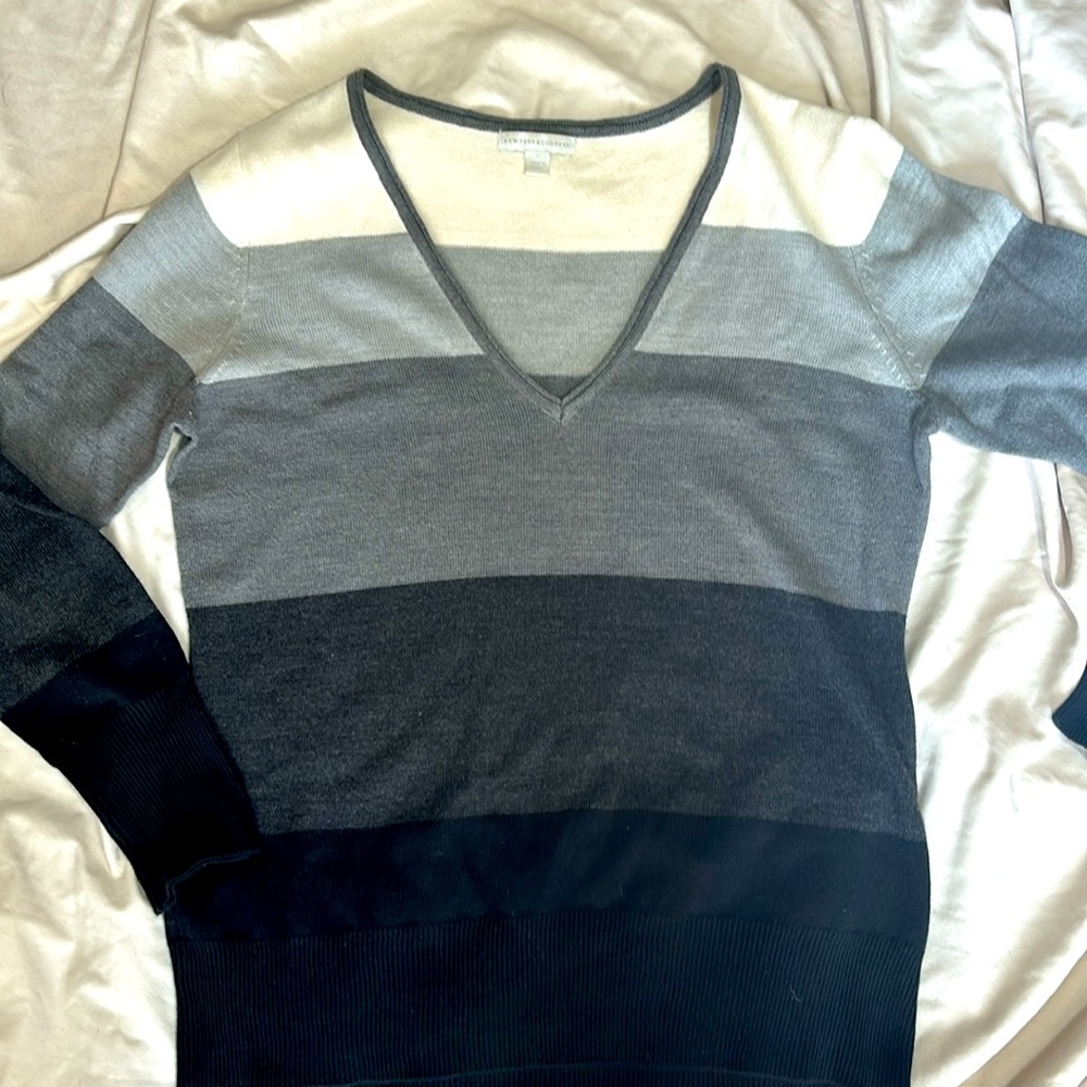 New York and Company top multi color Size Juniors Large